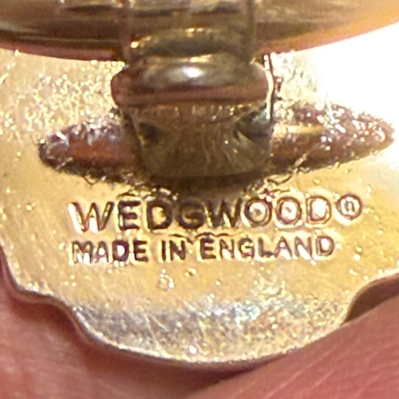 Wedgwood cufflinks and tie pin set - Picture 5 of 6
